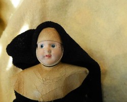 2 nuns face